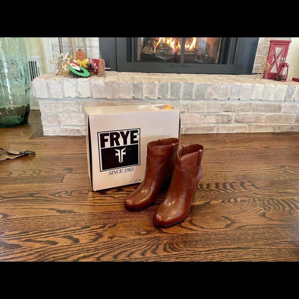 NEW Women’s Leather Boots FRYE s6